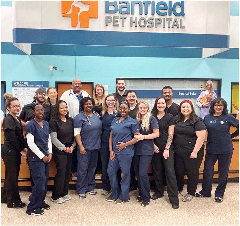 A group of Banfield Associates at the Banfield Pet Hospital