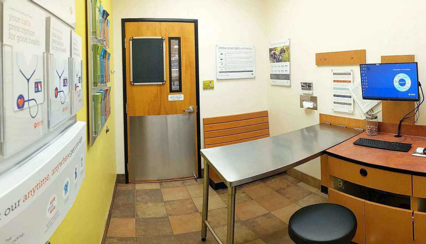 The pet examination room at the Banfield Pet Hospital
