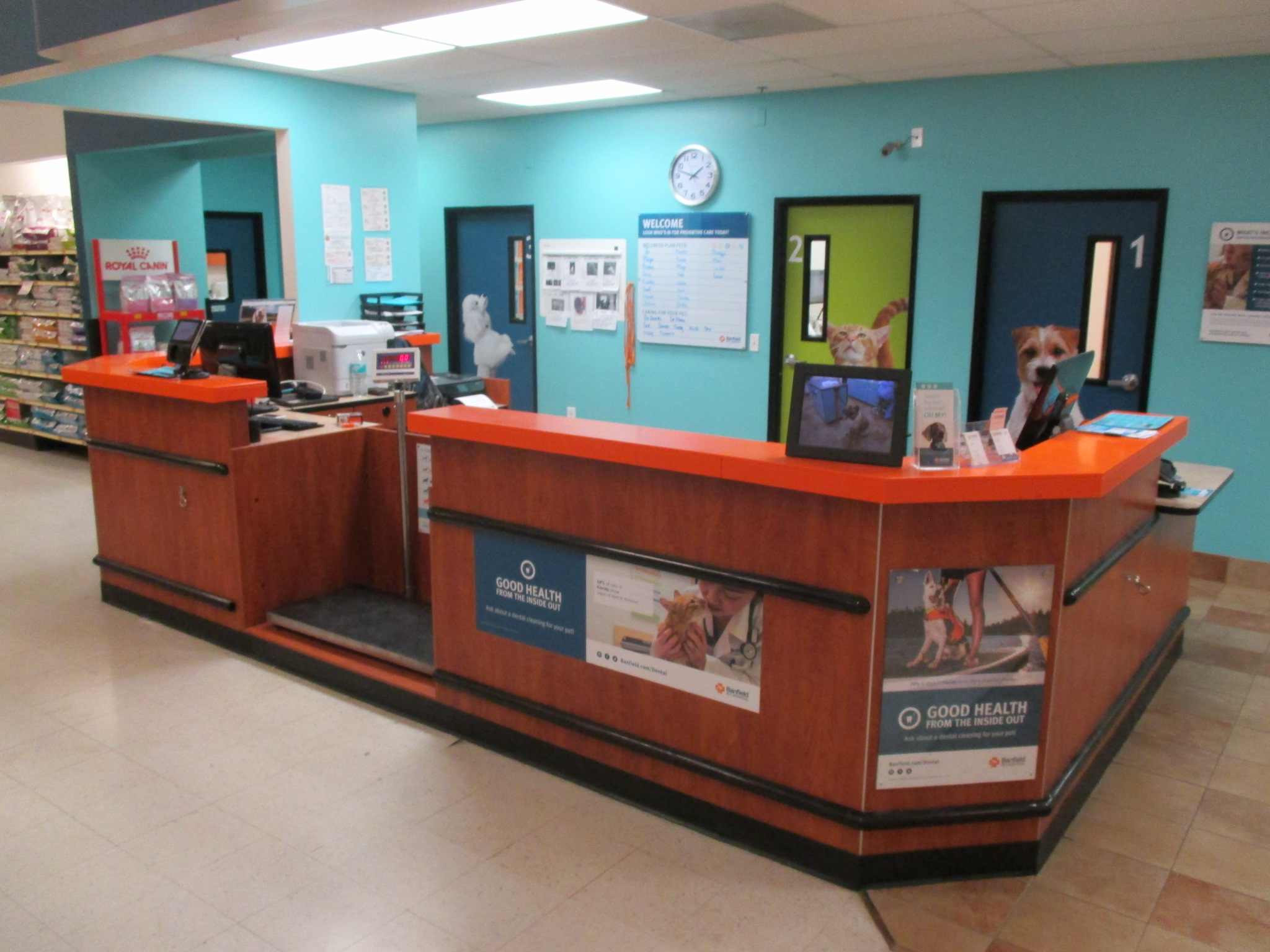 The Banfield Fort Myers reception desk
