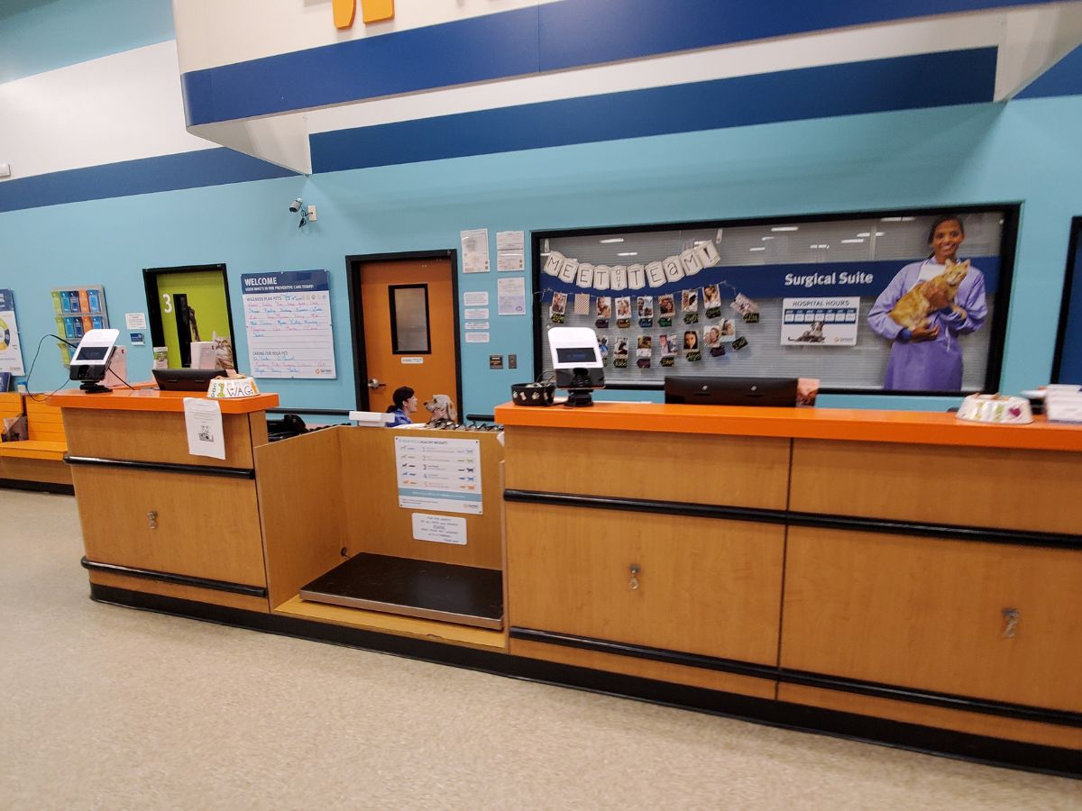 Banfield Pet Hospital: Palm Coast front desk