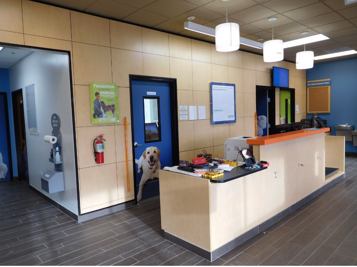Banfield Pet Hospital: San Pablo front desk