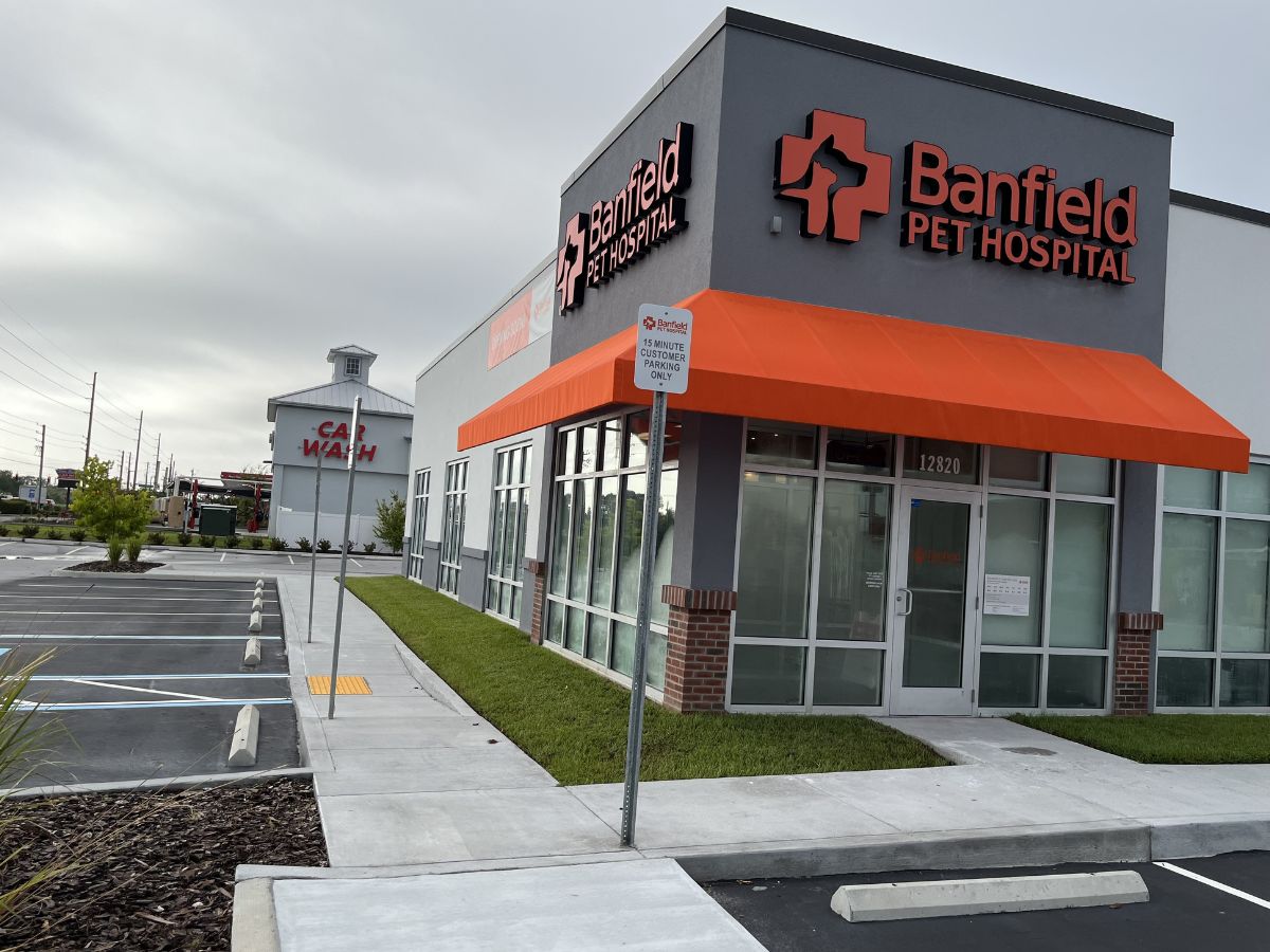 The Banfield Pet Hospital Double Branch exterior