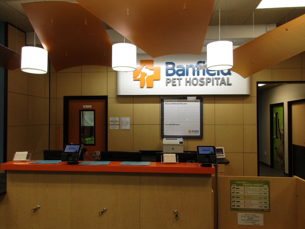 The Banfield Pet Hospital: Peachtree Hill front desk