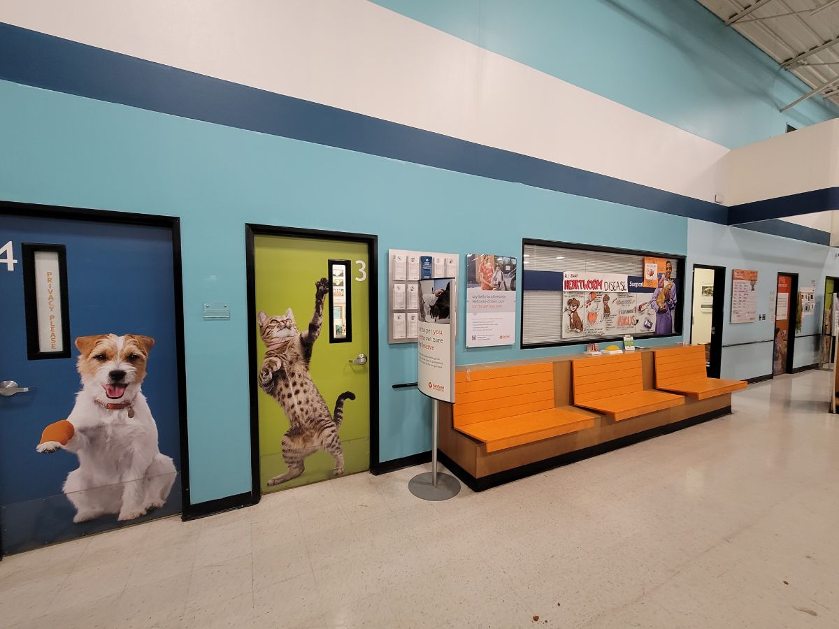 The Banfield Pet Hospital: East Point (Camp Creek) lobby