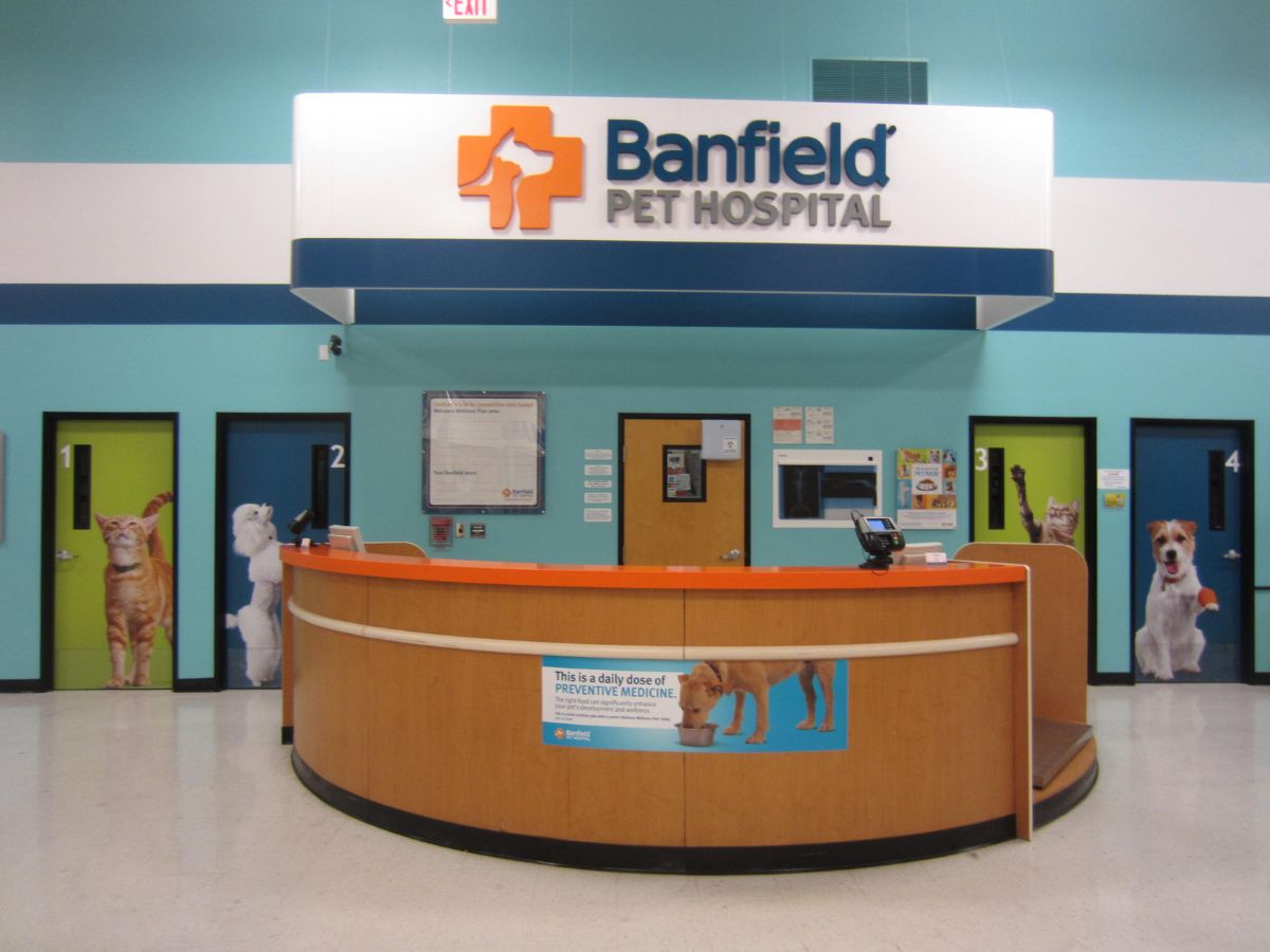 The Banfield Rancho Cucamonga front desk
