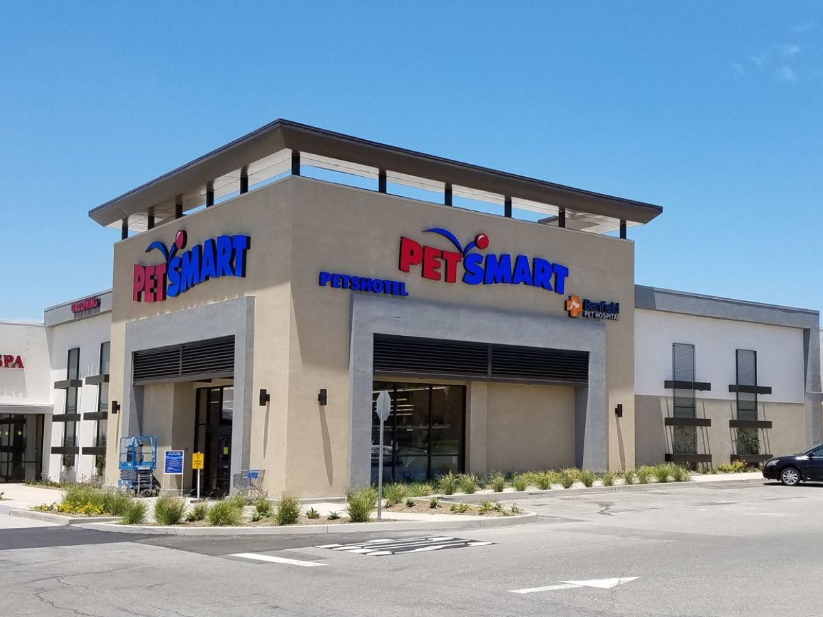 The Orange PetSmart and Banfield front entrance