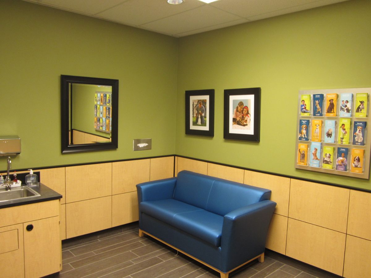 The Banfield San Pedro-PAD hospital waiting area