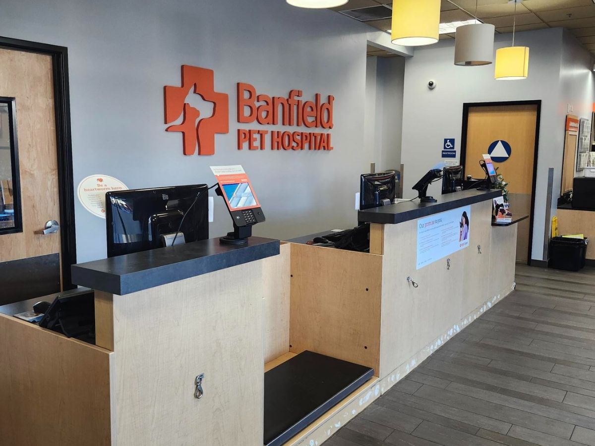 The Banfield Eagle Rock hospital front desk and check-in