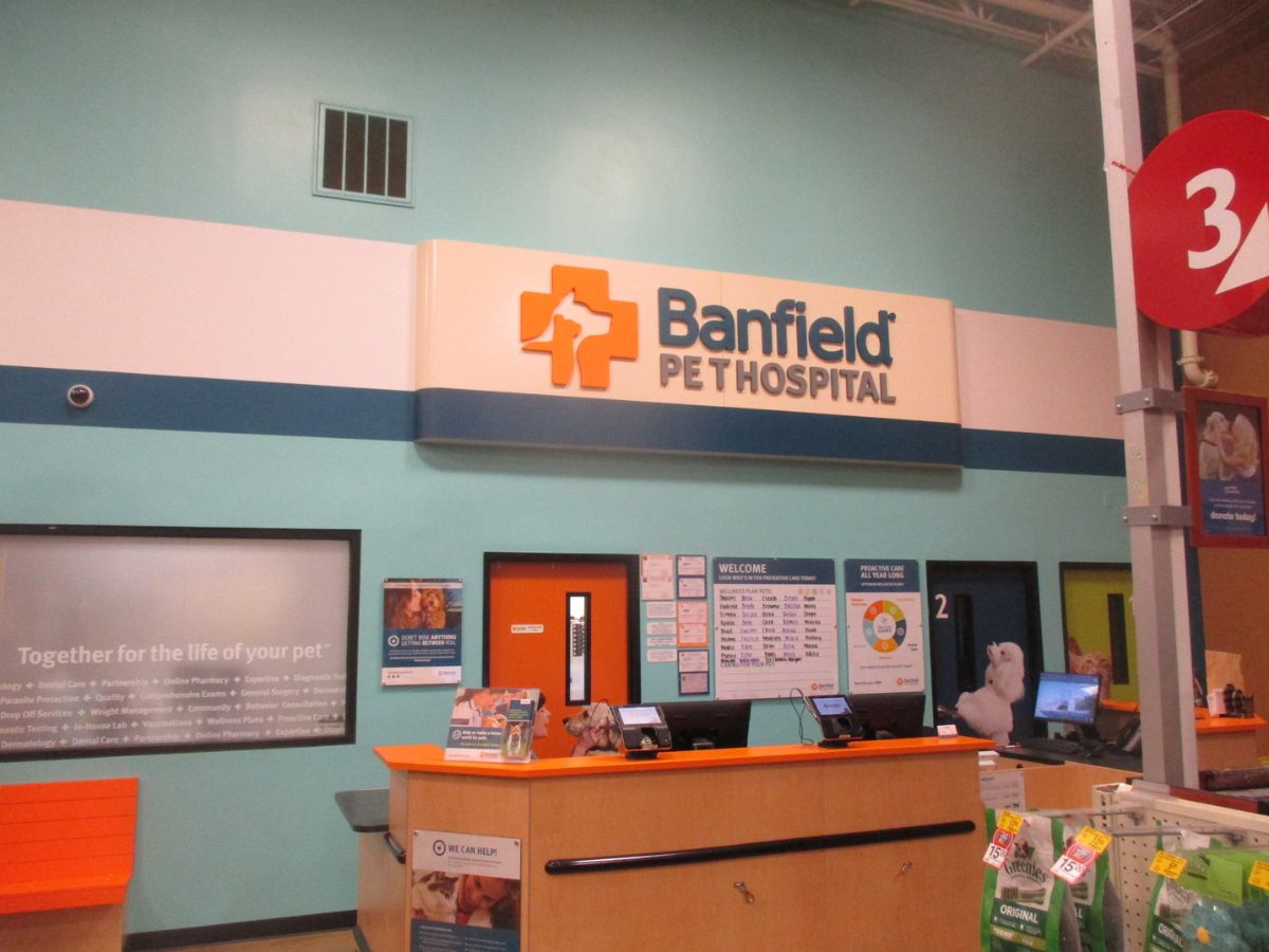 The Banfield Columbia hospital front desk and check-in