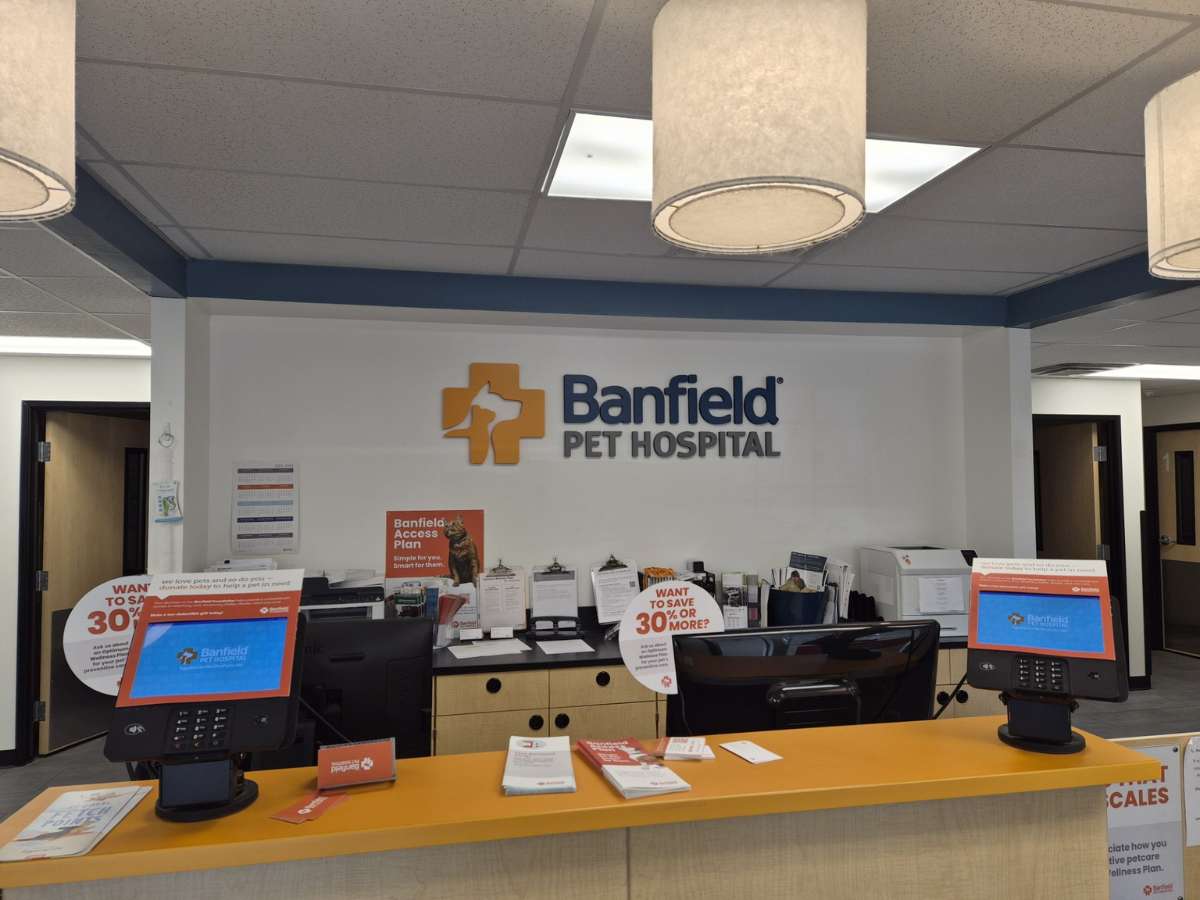 Banfield Pet Hospital - Westlake front desk
