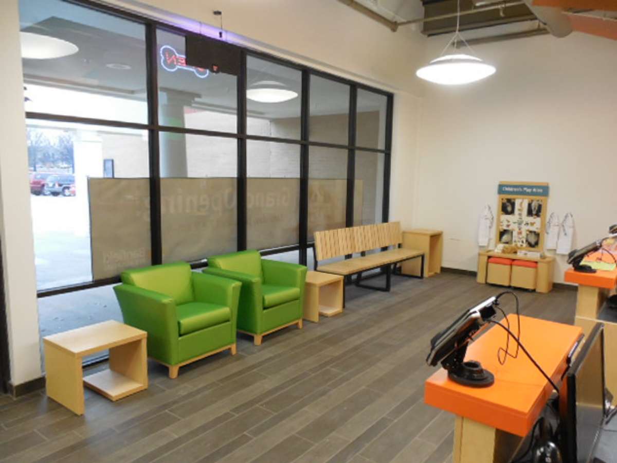 The front area at the Raleigh Northridge Banfield hospital