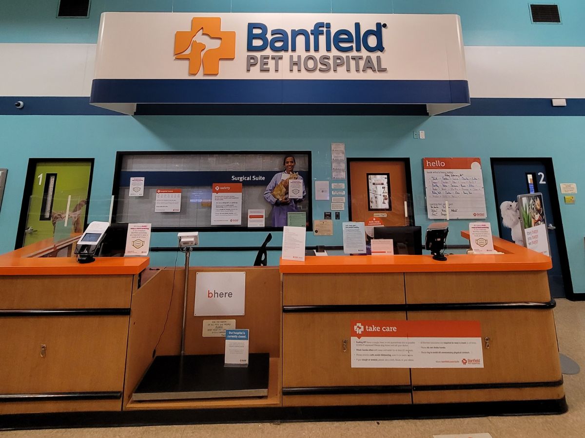 The Banfield Pet Hospital: Alcoa front desk