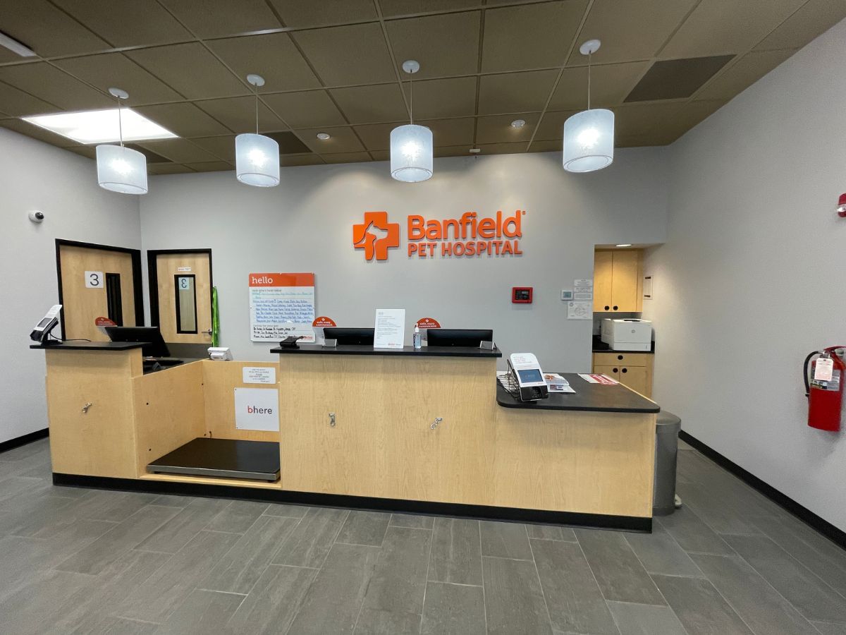 The Banfield Pet Hospital: Clarksville North front desk