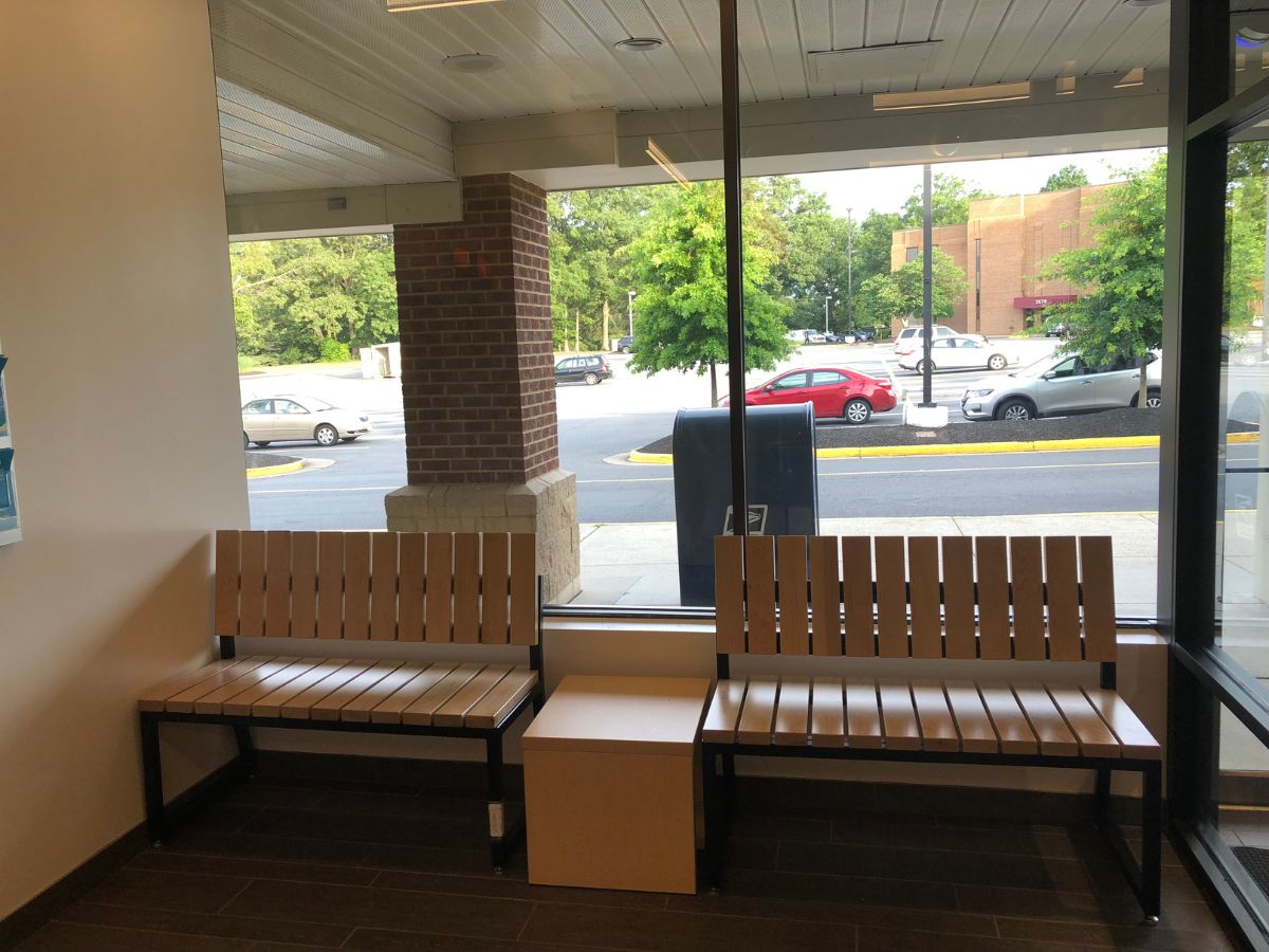 The Herndon Fox Mill Banfield front lobby and waiting area