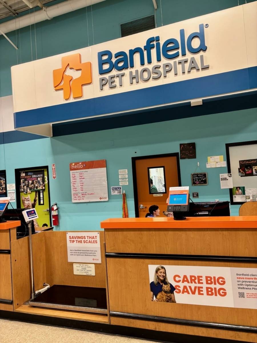 The Banfield Pet Hospital: Noblesville front desk