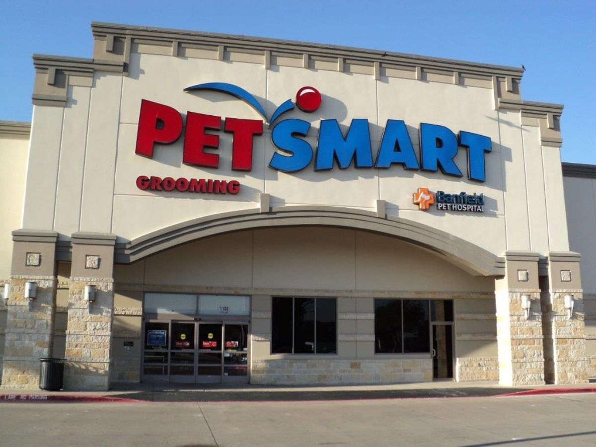 The Banfield Pet Hospital: Frisco Building exterior