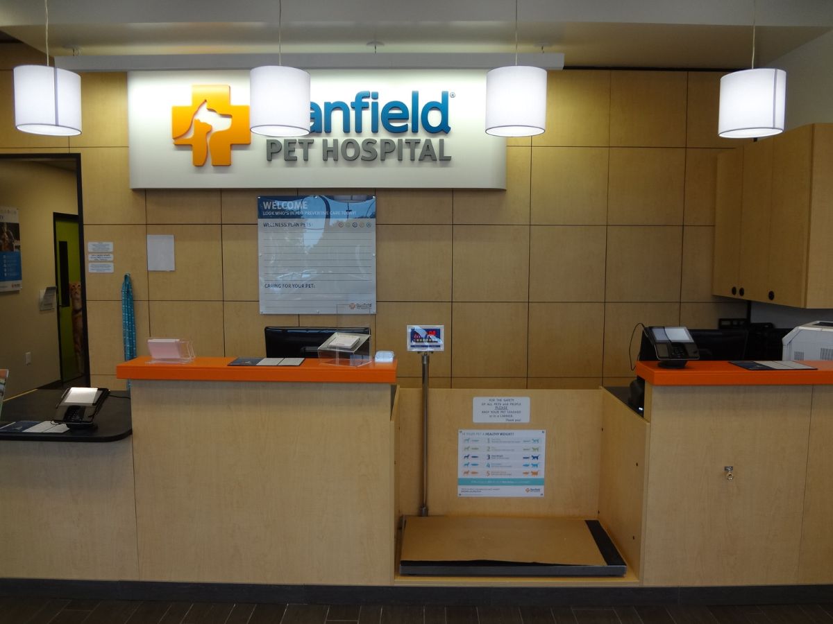 The Banfield - Carlstadt front desk and check-in area