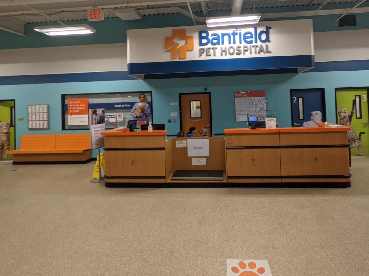 The Turnersville PetSmart and Banfield front desk area