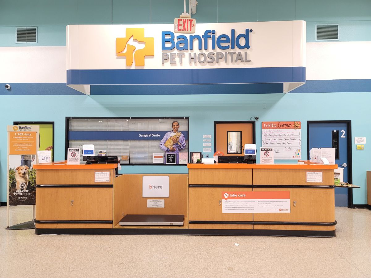 The Deptford PetSmart and Banfield front desk