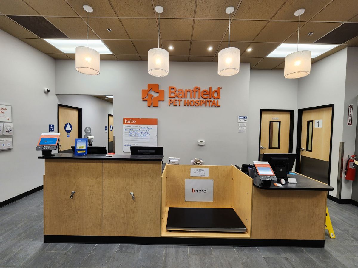 The Banfield - Brick FedEx Plaza front desk and check-in area