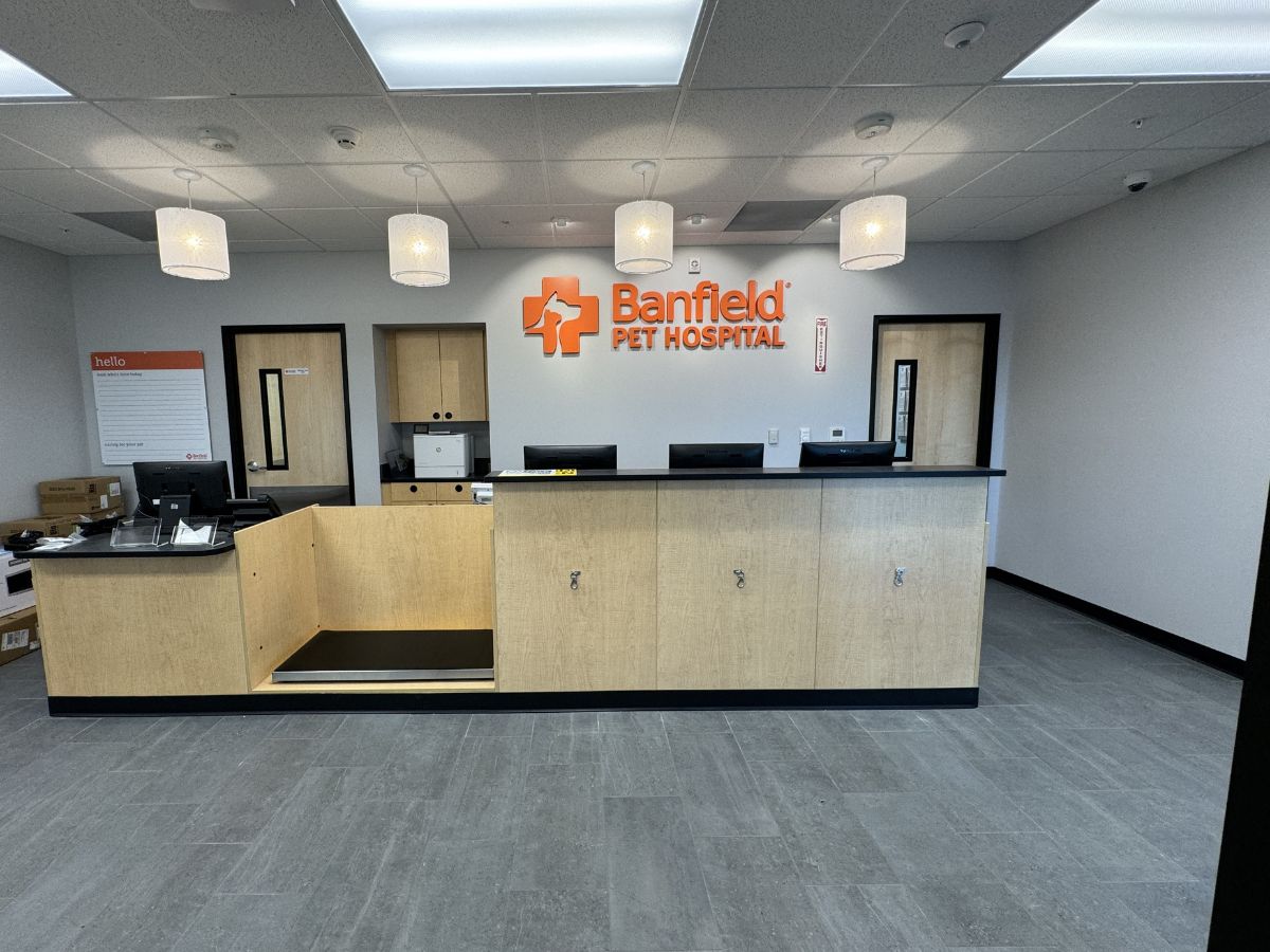 The Banfield - Marlton Crossing hospital front desk and check-in area