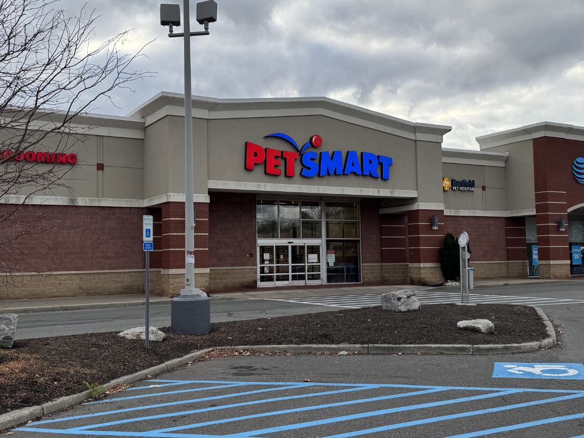 The Niskayuna PetSmart market and Banfield hospital front entrances