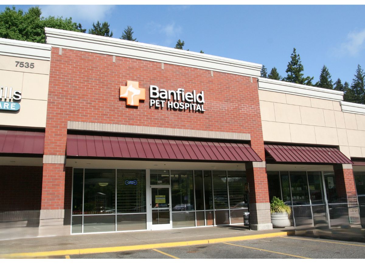The West Hills Banfield hospital front exterior entrance
