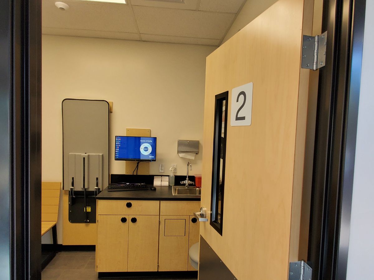 A view of a Banfield - Nyberg Rivers hospital exam room with folding table