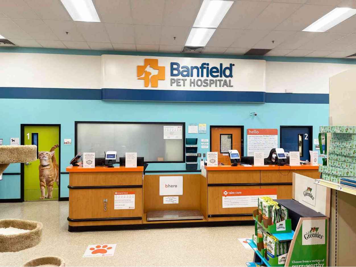 The front desk at the Banfield Pet Hospital