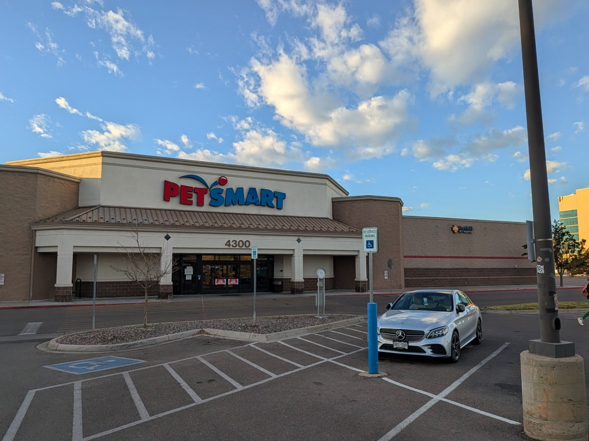 Glendale PetSmart entrance from the parking lot